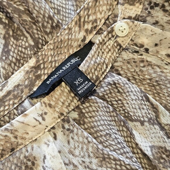 BANANA REPUBLIC - Neutral long sleeve classic python print blouse - Picture 10 of 10